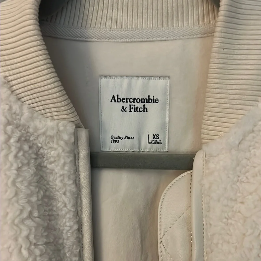 Abercrombie & Fitch Cream Sherpa Bomber Jacket - Picture 2 of 7